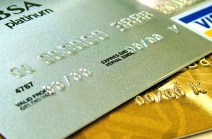 Kdy je lepší kreditní karta a kdy půjčka?